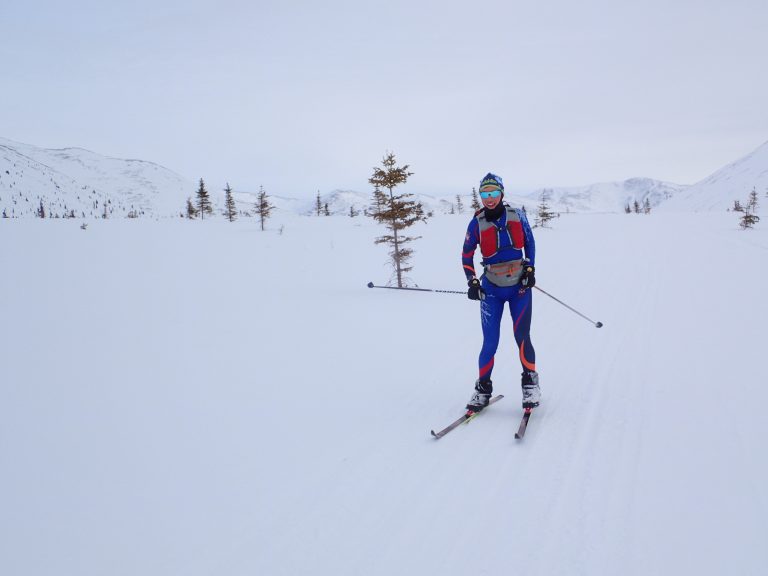 Shalane Frost skis down the divide in the White Mountains 100 race in 2023.